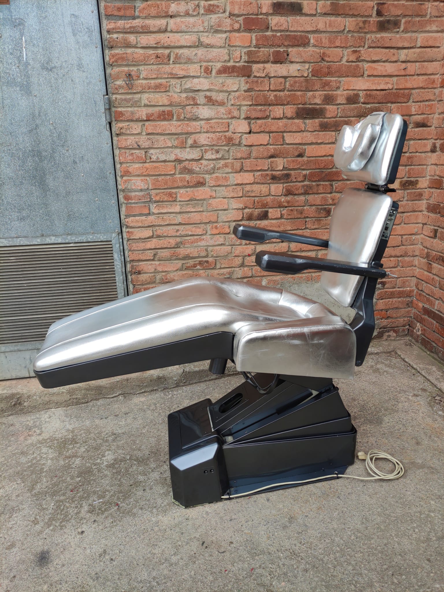 sillon barbero reclinable skay pintado -funciona (120eu) 1u